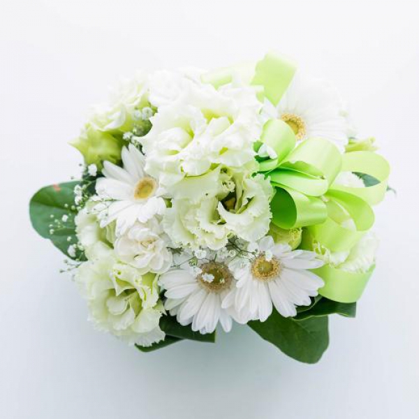 ガーベラとトルコギキョウのラブリーアレンジ（パステルグリーン）