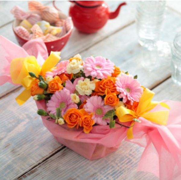 バラとガーベラのキャンディーアレンジメント